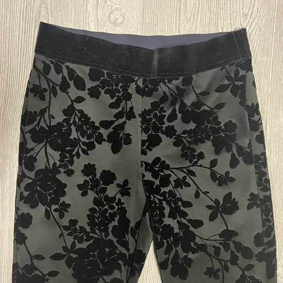 Liz Claiborne Career Black Pull On Pant w/ Raised Velvet Floral Pattern Sz Small - Picture 3 of 9